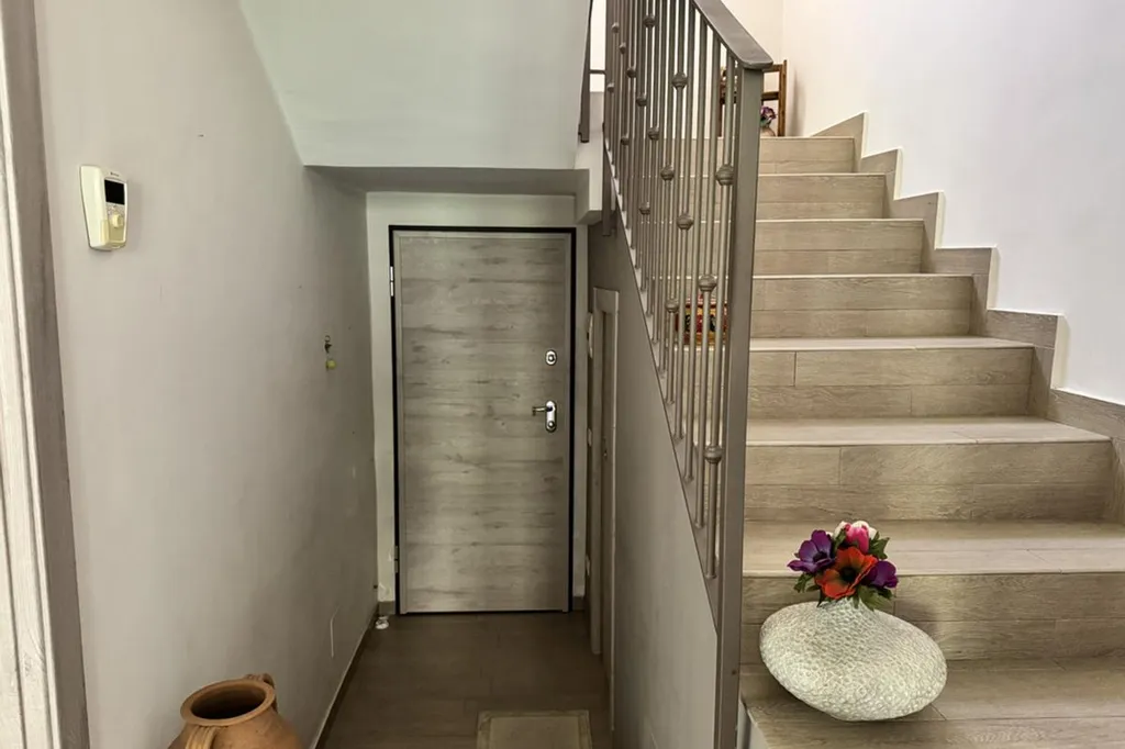 Pièces - Rear-Access Semi-Detached House with Mountain View in Itri