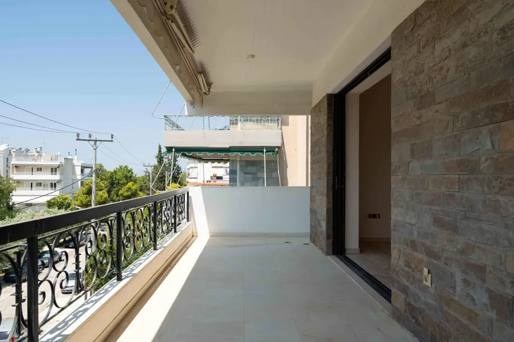 Rõdu - Top Floor Apartment with Panoramic Views near Glyfada Golf