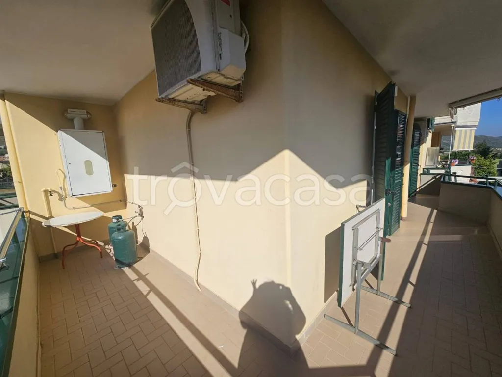 Balcony - Apartment with Balcony in Vitulazio