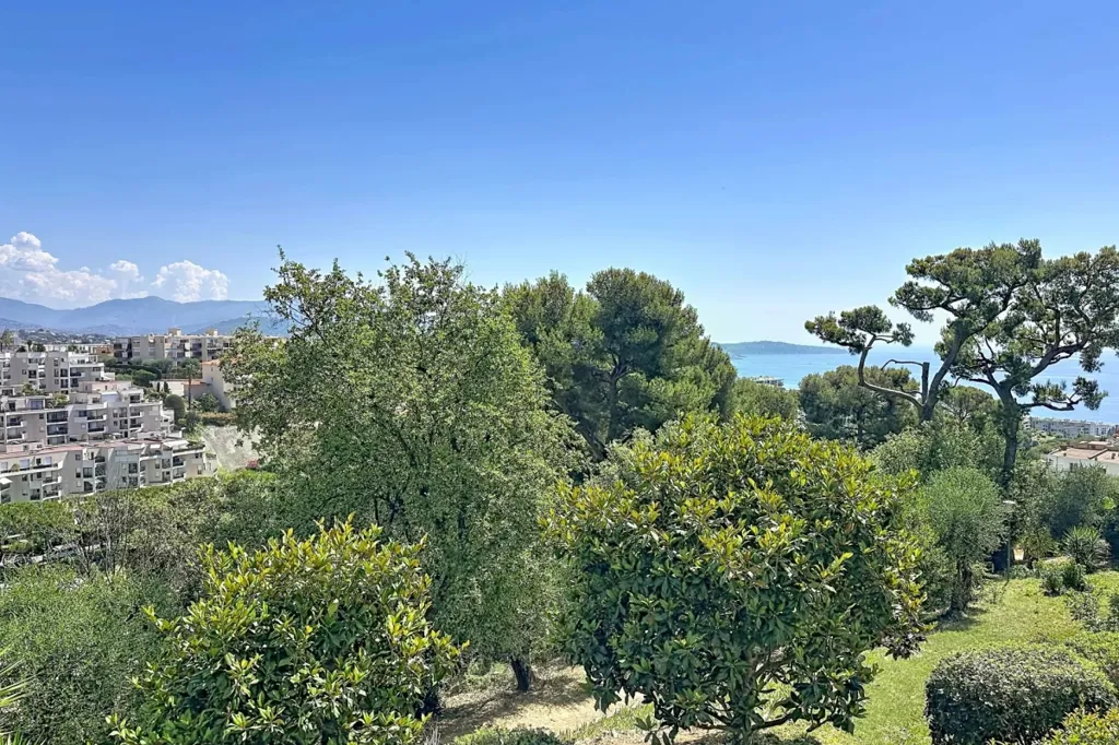 Garden - Luxury Apartment with Sea View in Nice