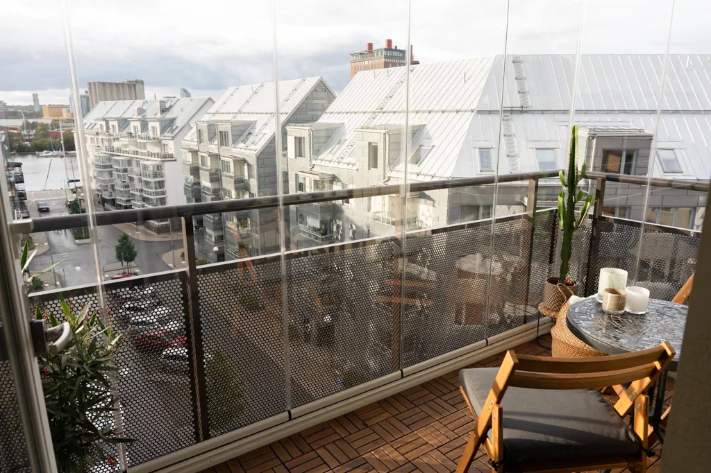 Balcon - Modern Flat with South-Facing Balcony in Västerås