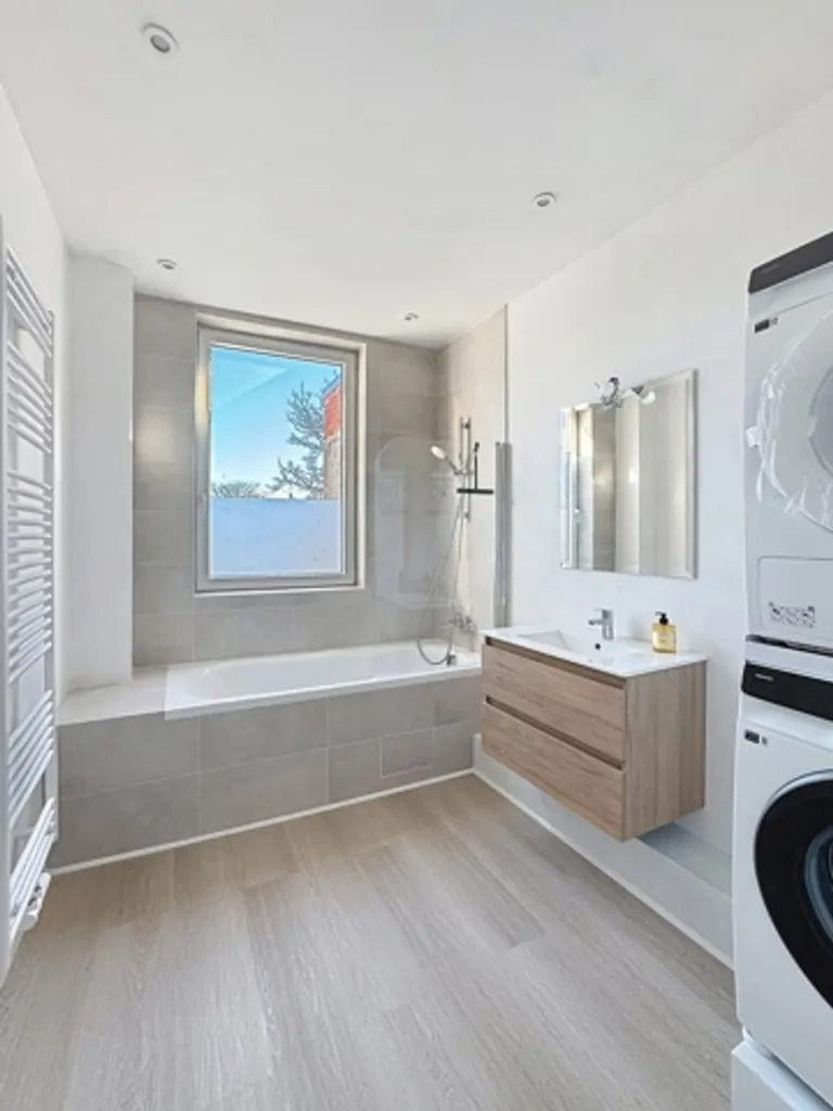 Vannitoad - Bright 2-Bedroom Apartment in Uccle