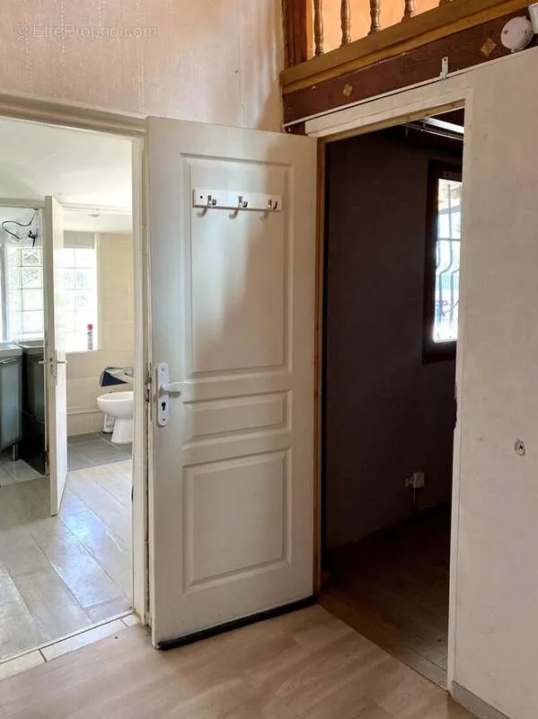 Esik - Compact House with Garden in Chassieu