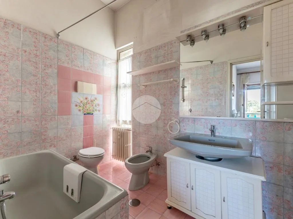 Bathrooms - Penthouse with Park Views in Ardeatino