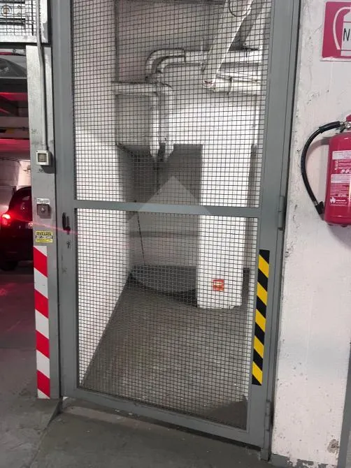 Garage - Auto Garage with Electric Gate in Trionfale, Rome