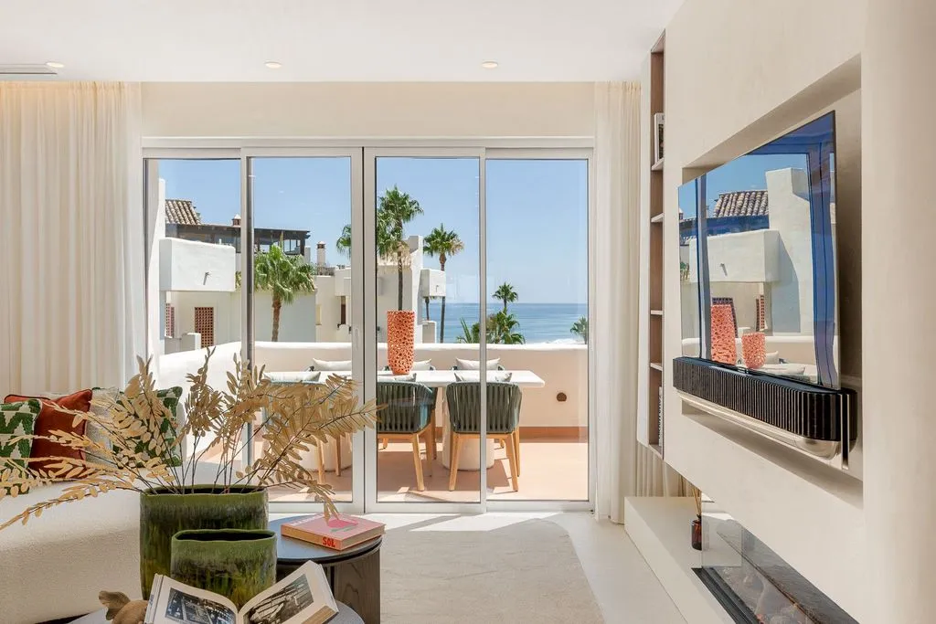 Séjour - Beachfront Penthouse with Rooftop Spa in Estepona