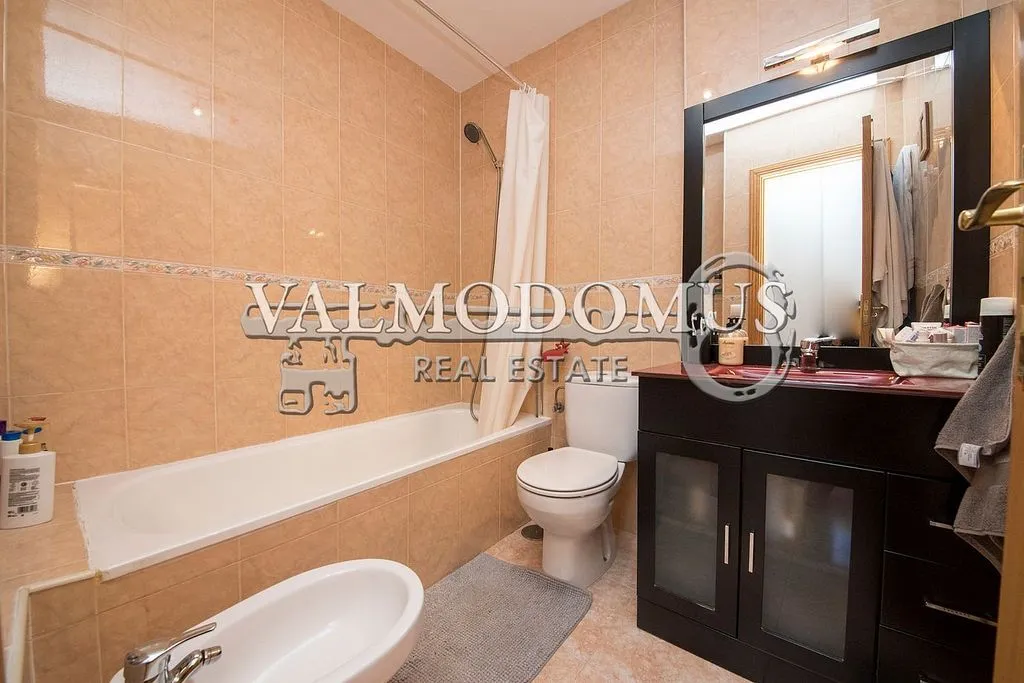 Vannitoad - Duplex with Balcony in Valmojado