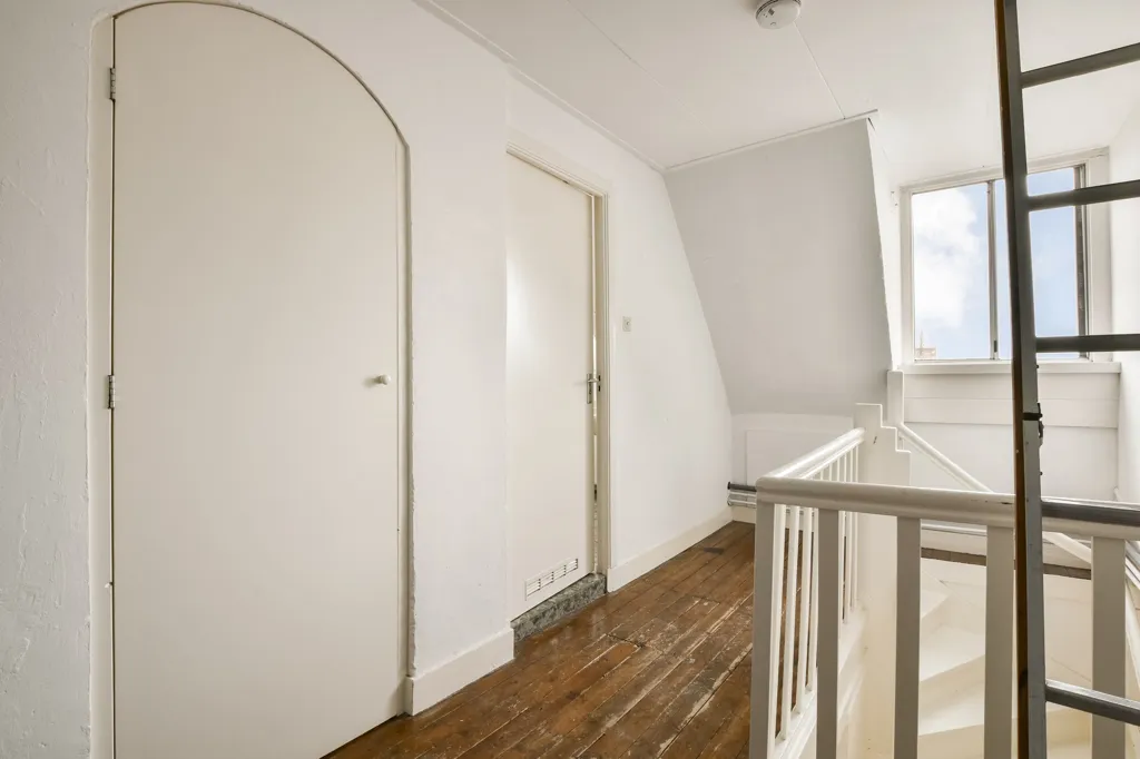 Pièces - Double Upper-Floor Apartment with Balcony in Watergraafsmeer
