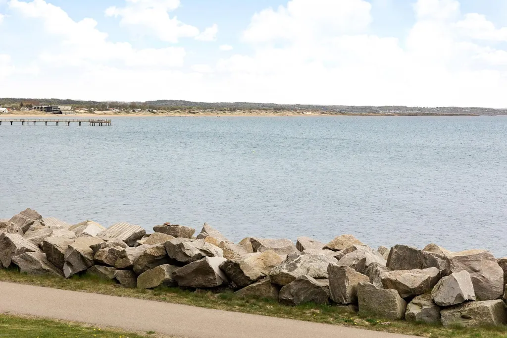 Aed - Seafront Apartment with Balcony in Bacchus