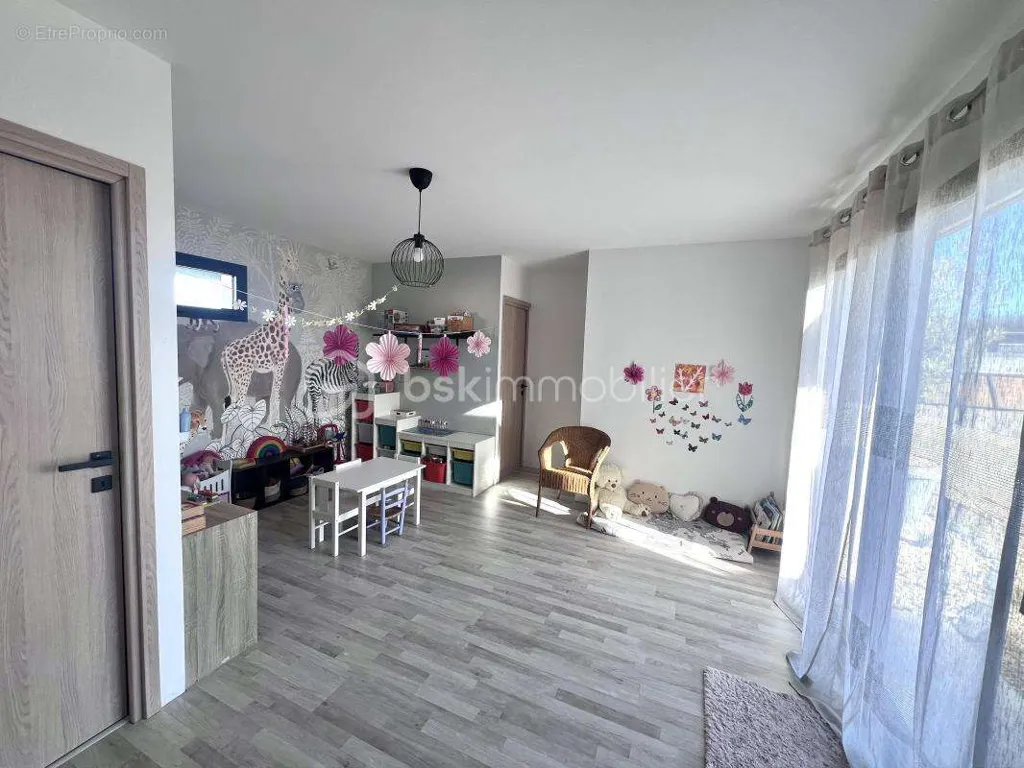 Pièces - Maison Contemporaine avec Piscine près de Coutras