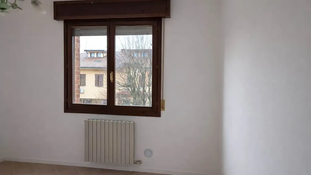 Pièces - Two-Level Apartment with Garage in Soliera