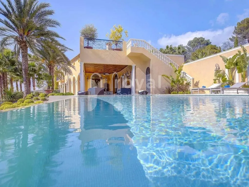 Piscine - Villa Luxueuse avec Piscine à Mougins
