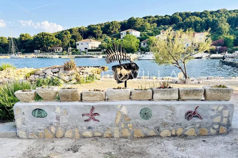 Giardino - Partially Renovated Stone House, Seafront in Prvić Luka