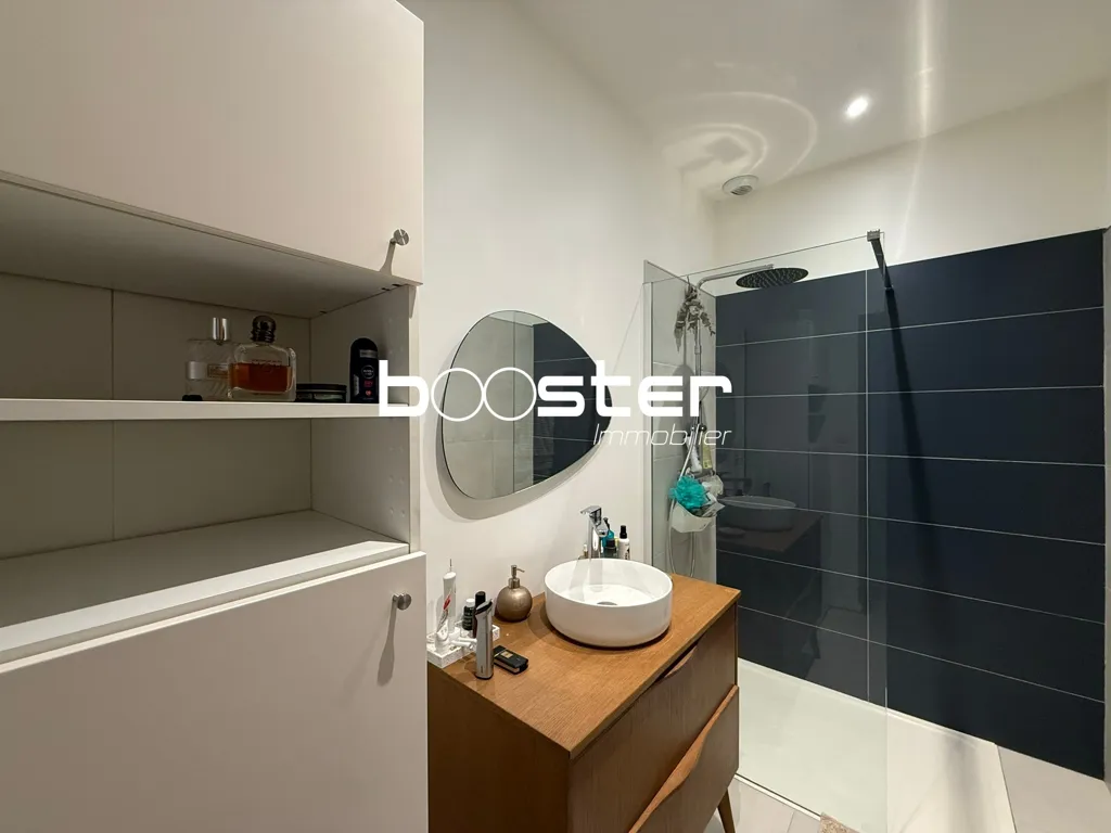 Bathrooms - Charmful 3-Bedroom Apartment in Saint-Cyprien