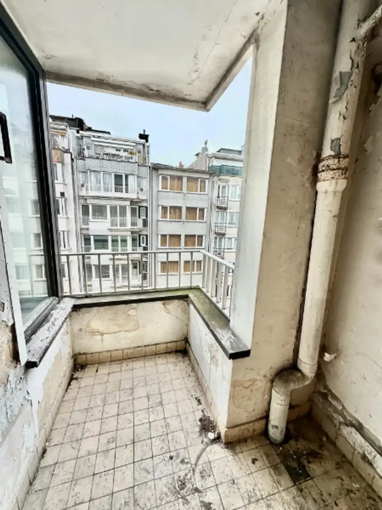Pièces - Appartement à Rénover avec Terrasse à Bruxelles