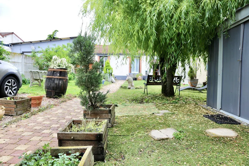 Aed - 4-Piece House with Garden in Reims Chalet