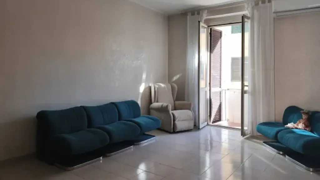 Elutuba - Bright Trilocale with Balcony in Cosenza