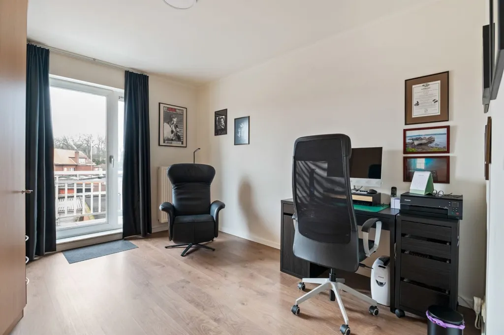 Bureau - Appartement Rénové avec Garage à Kapellen