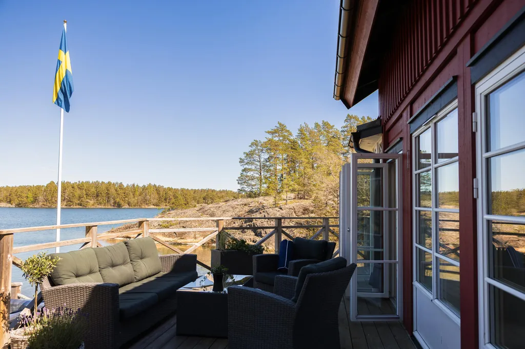 Terrasse - Modern House with Seafront in Tjust Archipelago