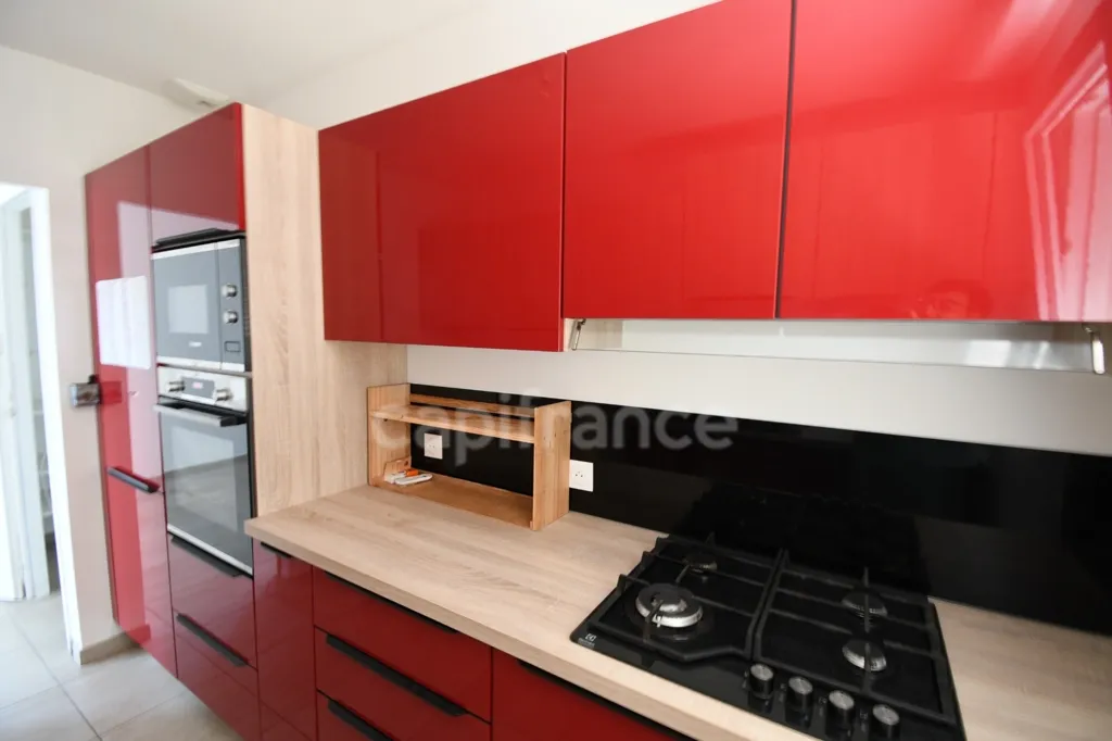 Kitchen - Contemporary House with Pool in URZY