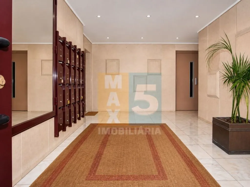 Esik - Luxury Duplex Flat with Garage in Odivelas