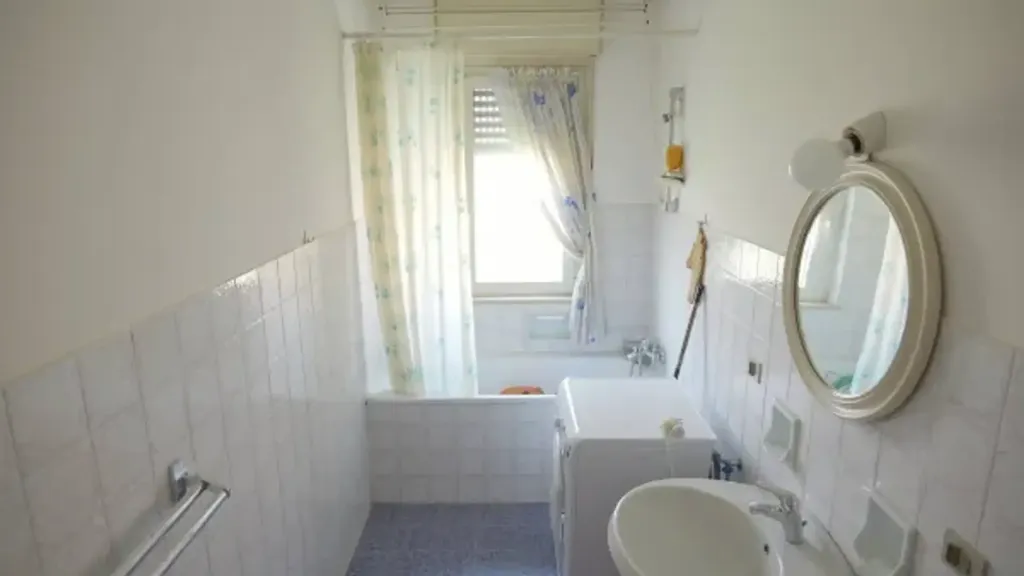 Salles de bain - Trilocale with Balcony in Biella