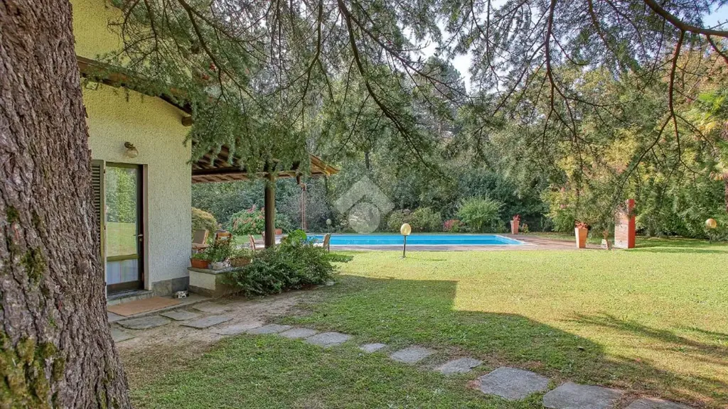 Bassein - Luxury Villa with Pool near Luvinate