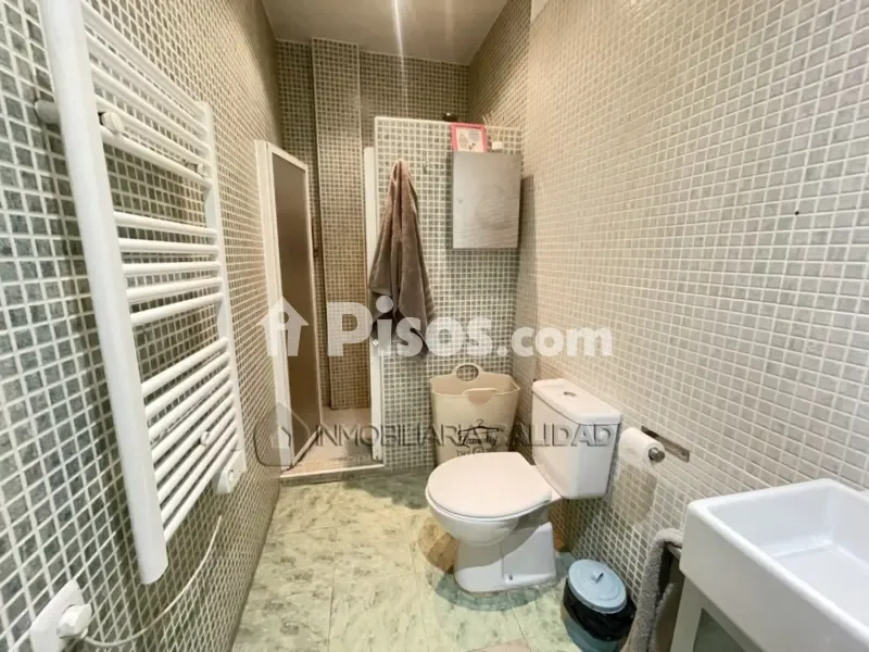 Bathrooms - Modern Flat with Plaza Views in Historic Centre