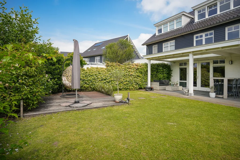Aed - Half-Detached House with Water View in Culemborg