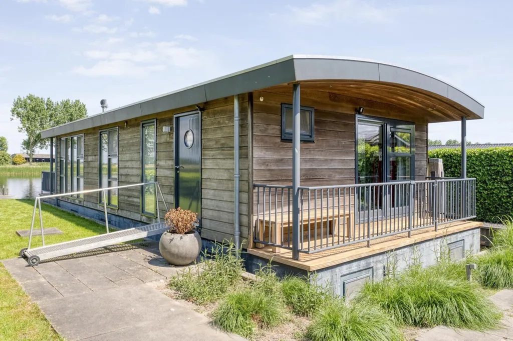 Välivaade - Floating House with Private Dock in IJsselmuiden