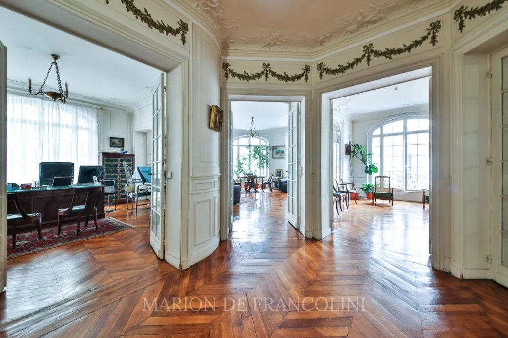 Living Room - Haussmannian Apartment with Parking in Ternes
