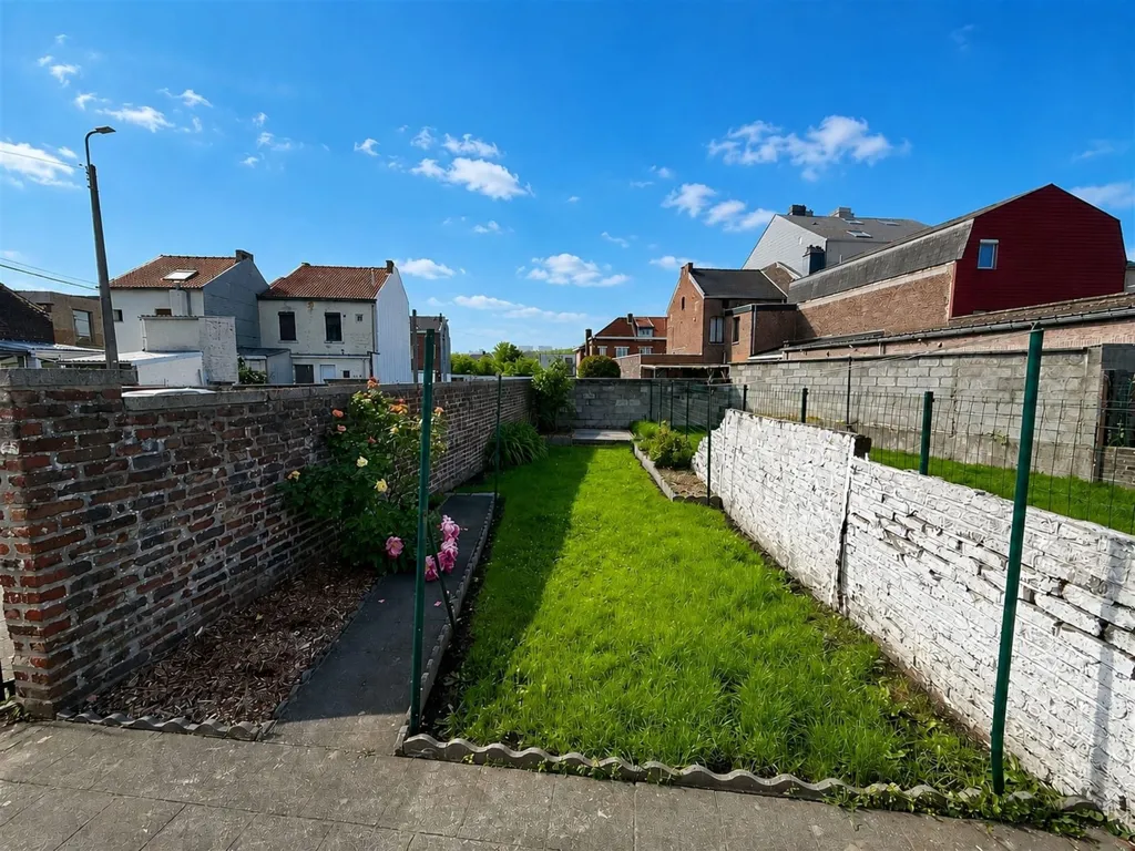 Jardin - Maison 3 Façades avec Jardin et Terrasse à Roufosse