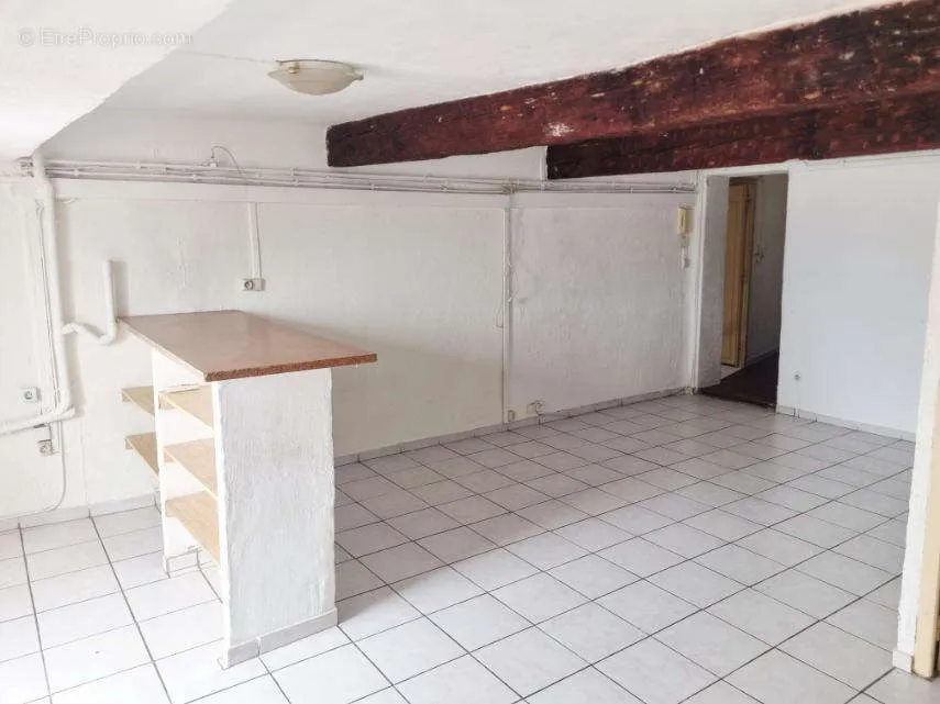 Toad - 2-Bedroom Flat with View in Draguignan Centre