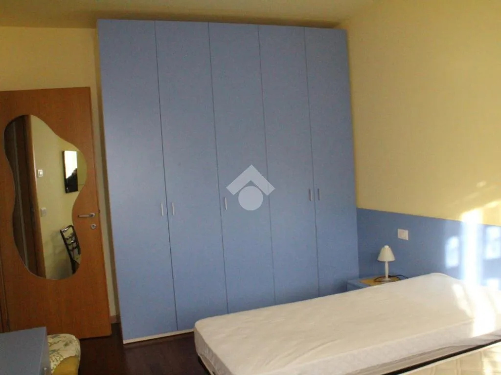 Magamistoad - Bright Two-Bedroom Apartment with Terrace in Bergamo