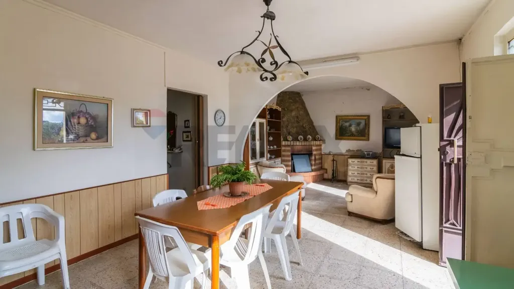 Söögituba - Bifamiliar Villa with Garden in Piazza Armerina