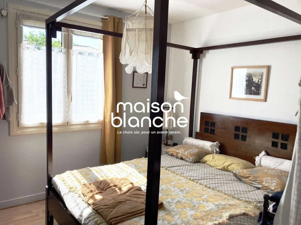 Chambres - Maison avec Jardin à Nanteuil