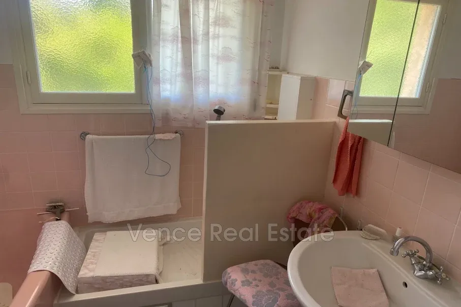 Salles de bain - Appartement avec Terrasse et Vue sur Vence