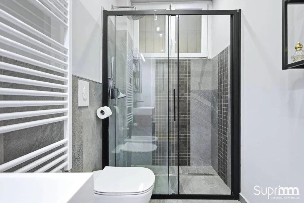 Salles de bain - Restored Apartment with Private Courtyard in Turin