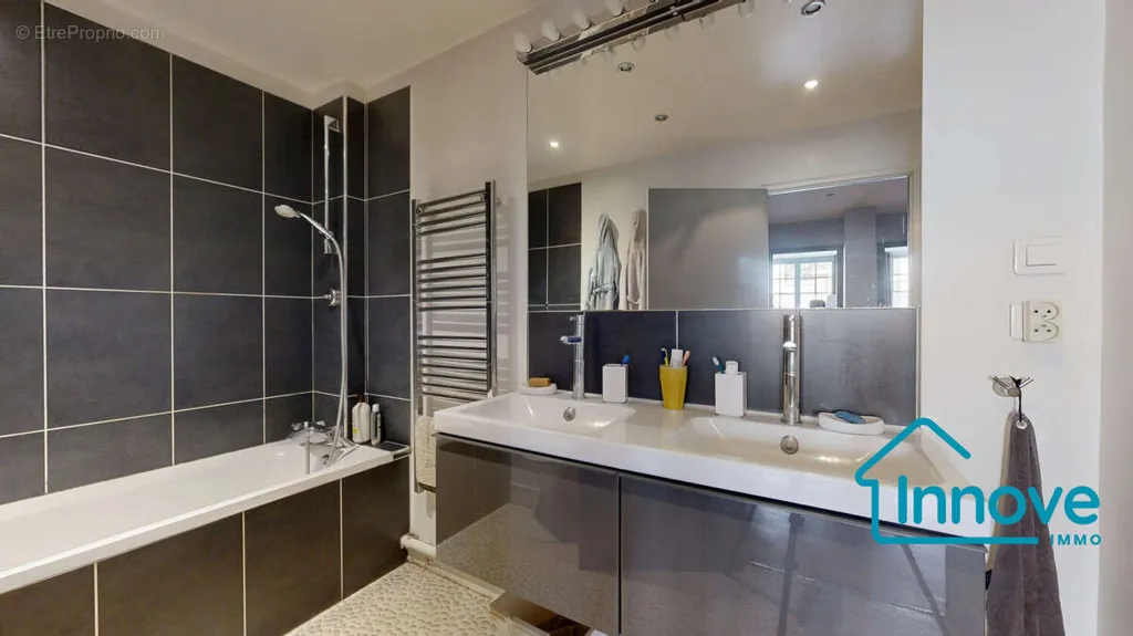 Salles de bain - Appartement avec Ascenseur et Parking à Versailles
