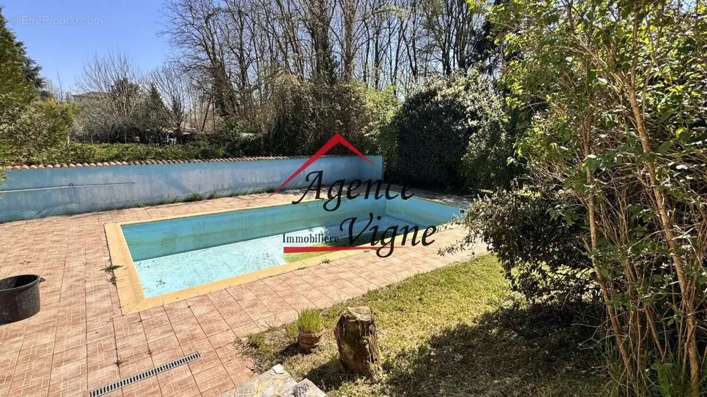 Piscine - Villa Indépendante avec Piscine près du Centre-Ville
