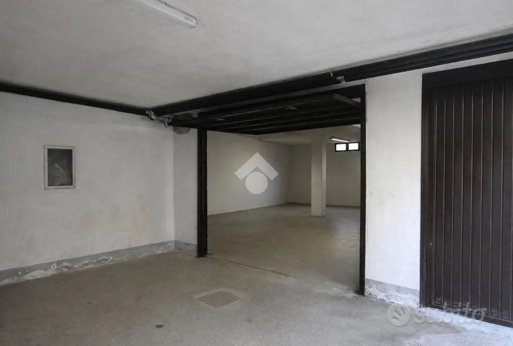 Garaaž - Quadruple Box in Central Bulciago