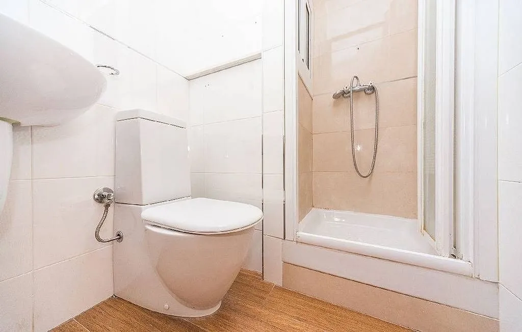 Salles de bain - Apartment with Balcony and Lift in Les Planes