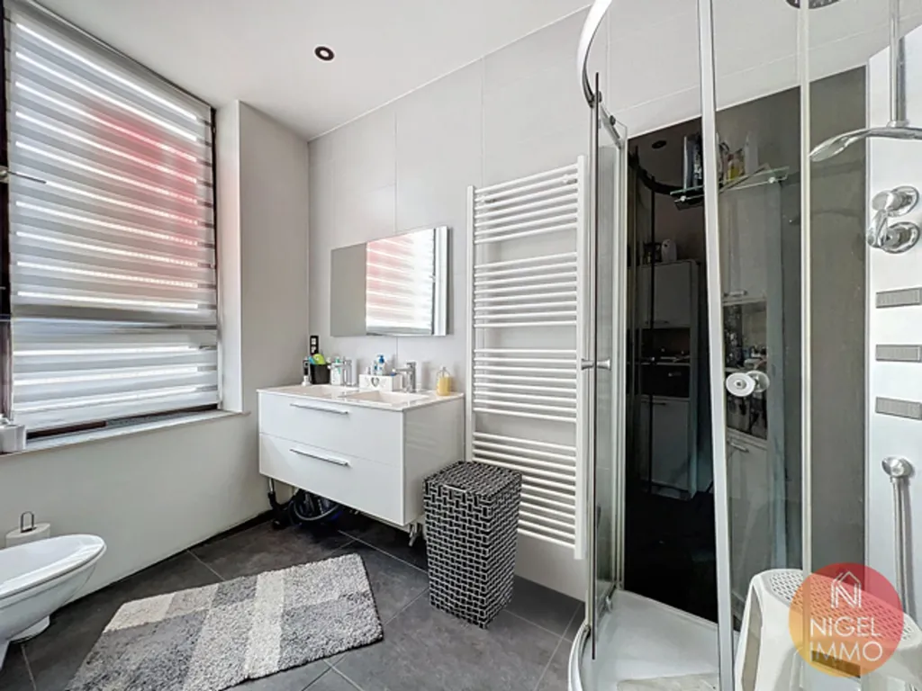 Salles de bain - Maison 2 Façades avec Panneaux Solaires à Herstal
