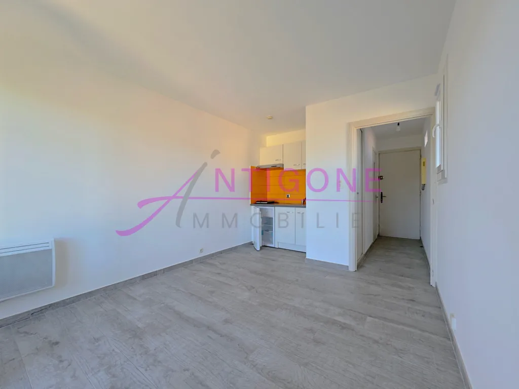 Bedrooms - T1 Apartment with Balcony in Prats Quarter