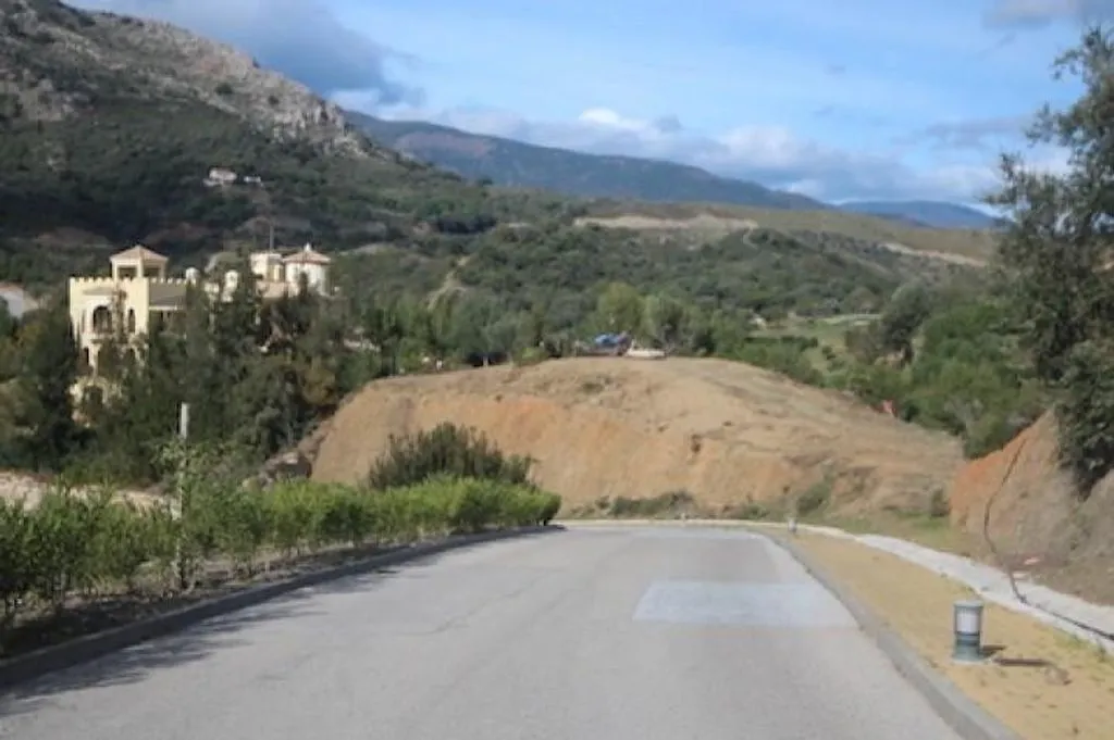 Development Plot with Sea Views in Benahavís