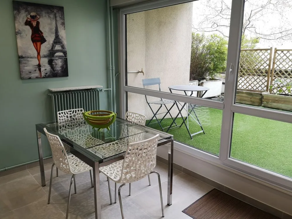 Terrazza - Modernised 3-Bed Flat with Balcony near La Défense