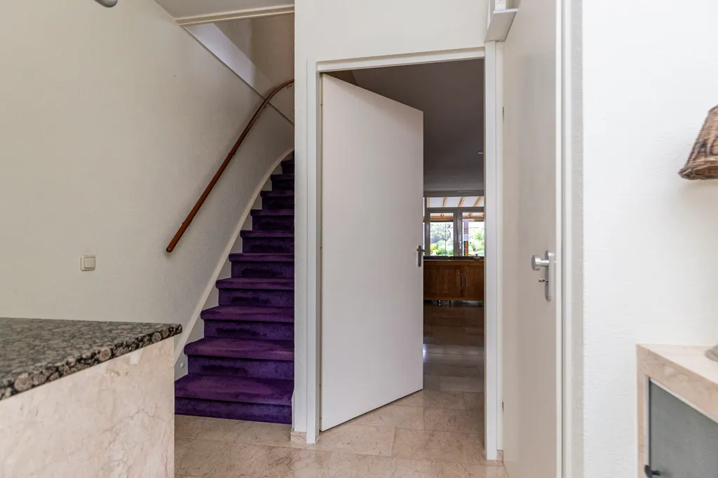 Esik - Estate-Style House with Balcony in De Strijp