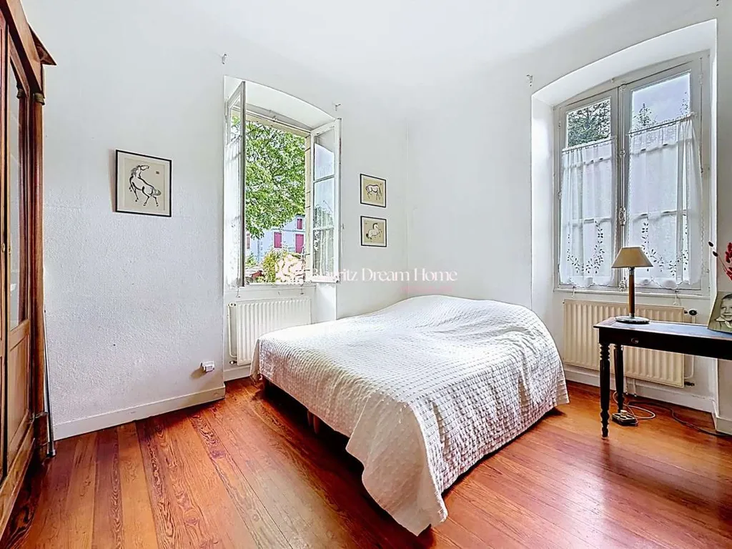Magamistoad - Elegant 9-Bedroom House in Ustaritz