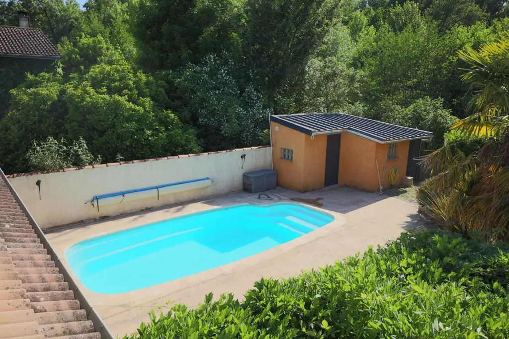 Õhuvaade - Family House with River Access in Montluel