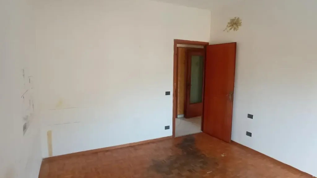 Pièces - 4-Bedroom Apartment with Balcony in Empoli
